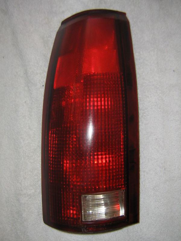 1992-97 oem chevy suburban yukon tahoe tail light left driver side  taillight