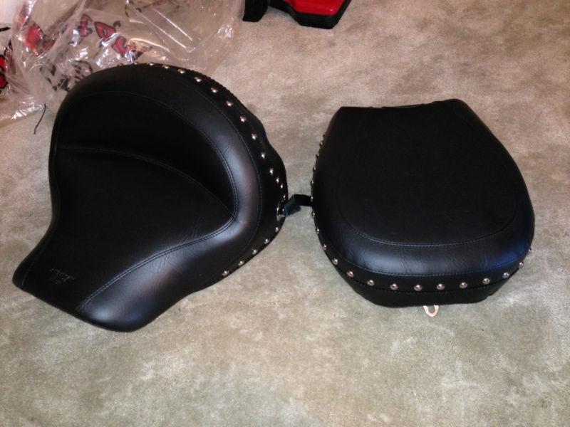 Like new mustang wide studded seat - royal star tour deluxe