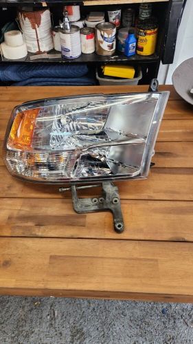 Oem 2012-2018 ram 1500 2500 3500 headlight halogen right passenger lamp