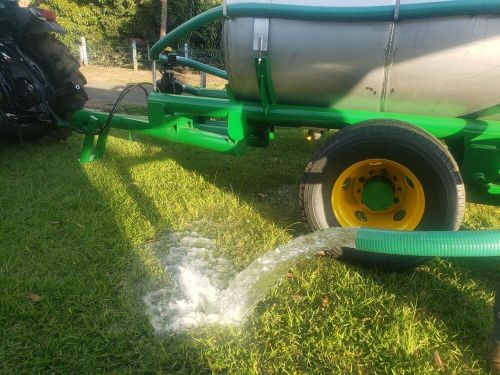 Tanqueta  maquina para transporte de agua o químicos