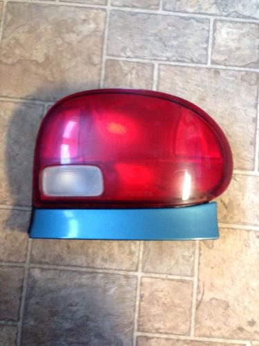 1995 1996 1997 1998-2000 geo/chevrolet metro 4 door right passenger tail light