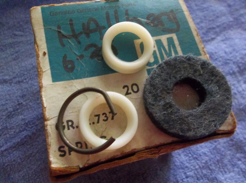 58-82 gm nos z bar seals w/ retainer chevy camaro corvette chevelle impala nova