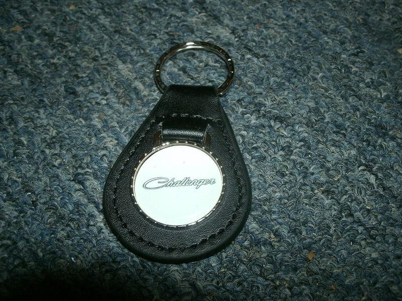 1970 1971 1972 1973 1974 dodge challenger vintage logo leather keychain black