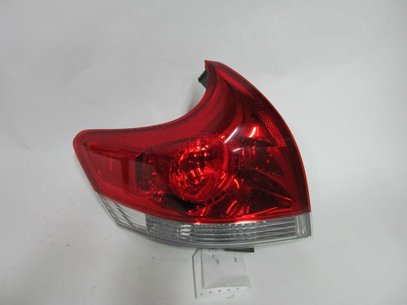 2012 nissan venza oem left tail light nice!