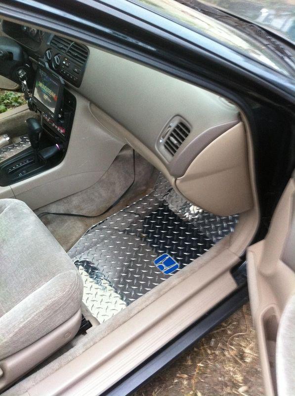 Accord 90-97 diamond plate floor mats with h logo front and back seat set