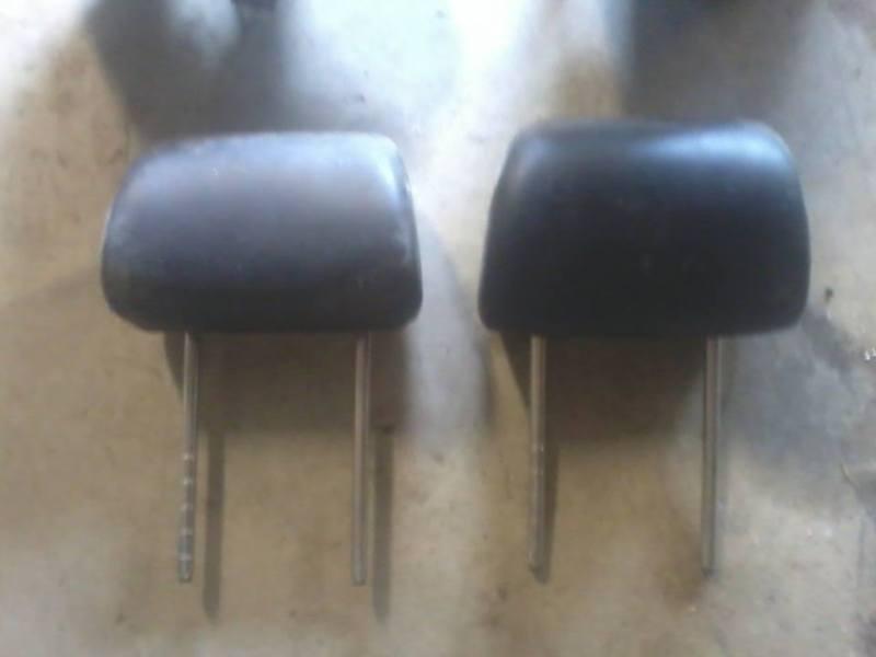 Vw jetta/golf black leather oe front headrests, flawless