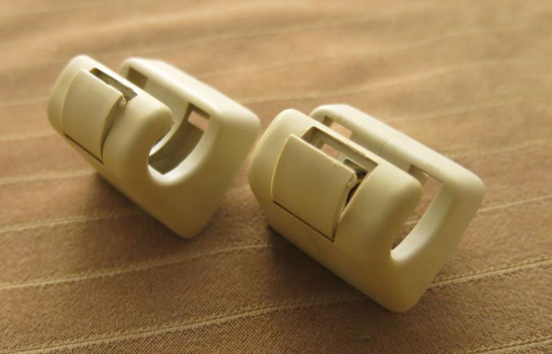 '97-00 mercedes benz c280 c220 sun visor clip set of 2 clips tan 