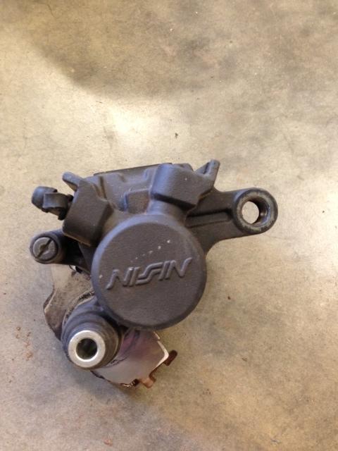 2006 yamaha r6 rear brake caliper