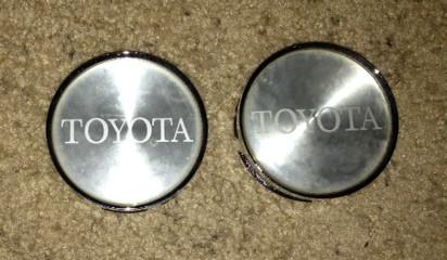 Two aftermarket toyota center caps. will fit multiple vehicles~~~used~~~