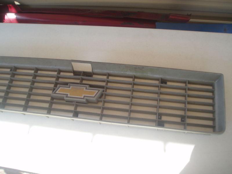 1973 chevrolet truck grille    sk# bjs