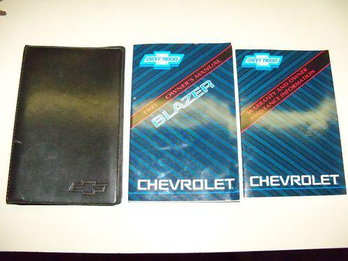 1995 chevrolet blazer owners & warranty manuals plus leather case, nice 