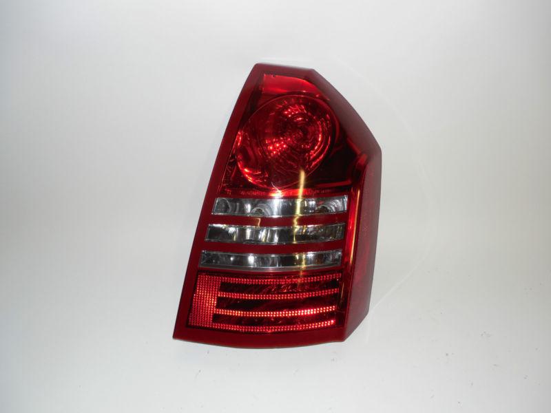 05 06 07 chrysler 300c oem right tail light nice!