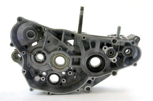 Right engine case 2000 suzuki rm250 rm 250 crank case 96-00 oem