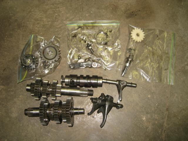 1973 yamaha dt250 - transmission gears/misc parts