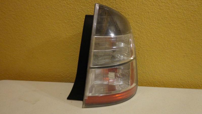 2004 - 05 toyota prius complete right- passanger tail light lamp