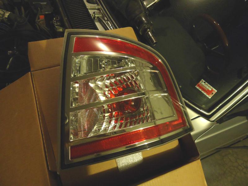 2007-2010 ford edge oem right (passenger) tail light 