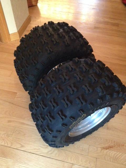 Pair of itp holeshot mxr6 atv tires rear 18x10-8 (2)