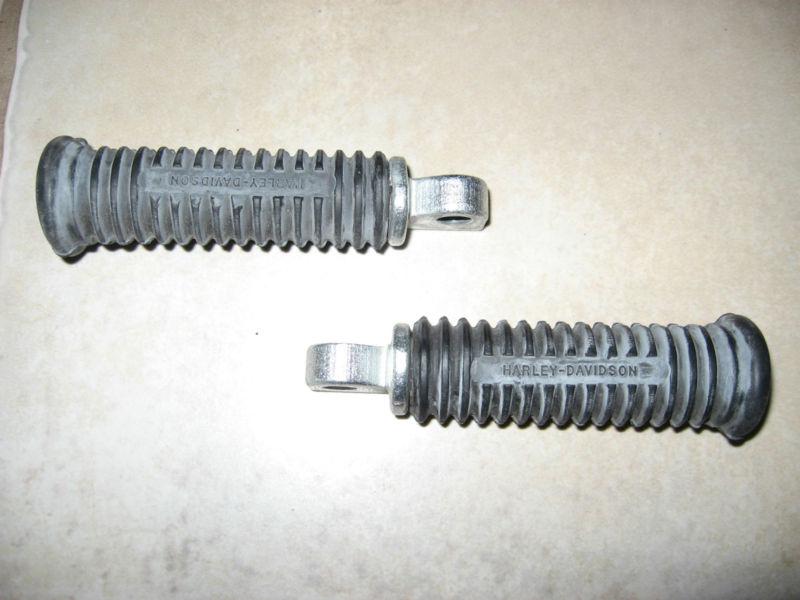 Harley davidson  oem foot pegs 1  pair nice!