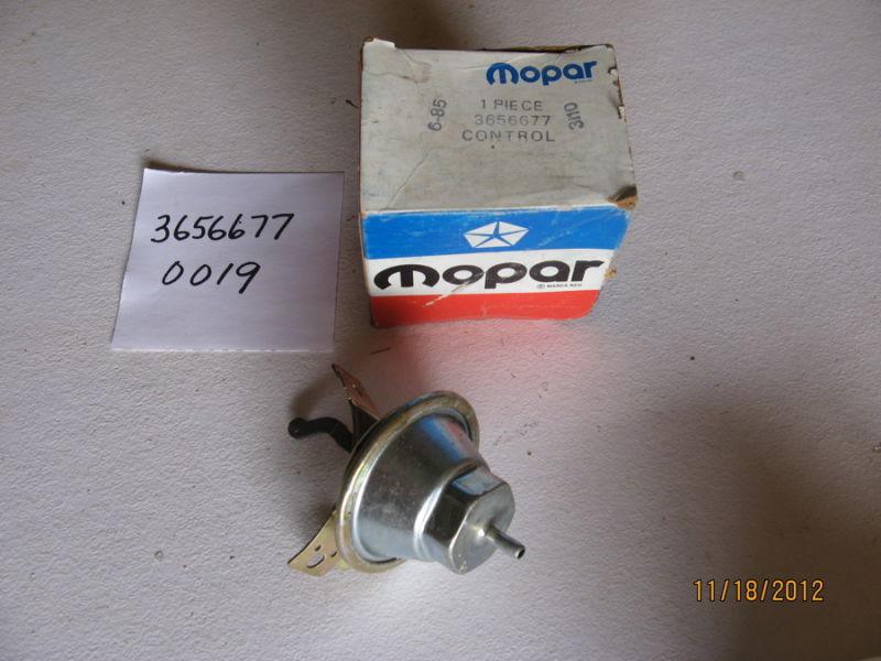 Nos 3656677 mopar vacuum advance for 1972-73 dodge trucks w/318 engine