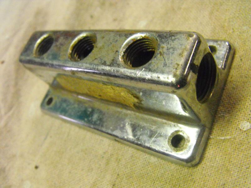 Vintage fuel block for tri-carb setup