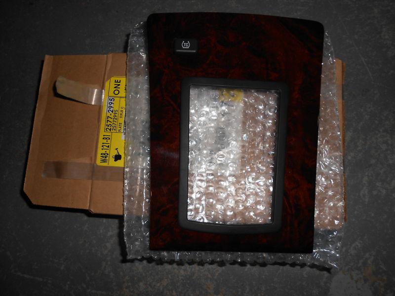 New old stock nos oem gm  25772995 floor console plate   cadillac srx