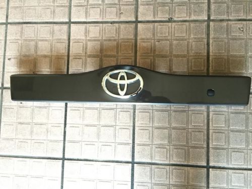 04-09 prius rear trunk lid lift gate handle trim garnish molding panel code 1g3