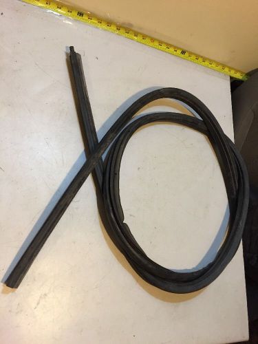 1998 ford explorer  rear lift gate glass window seal weather strip