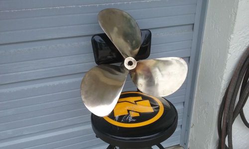 Beneteau bronze propeller - 21 inch diameter - 14 inch pitch     p e r f e c t