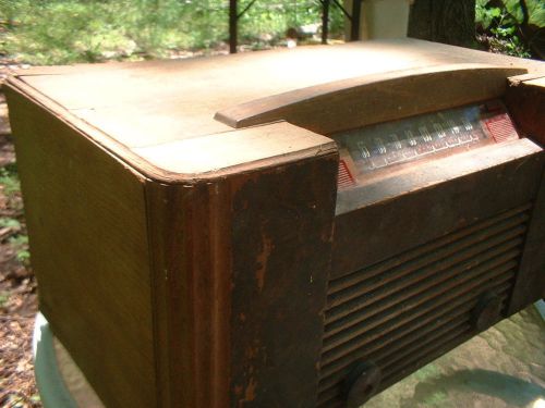 Antique rca battery operated radio