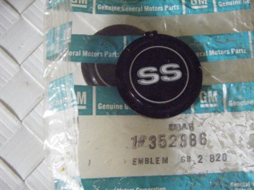 Nos  camaro nova ss horn cap insert emblem original gm  352886