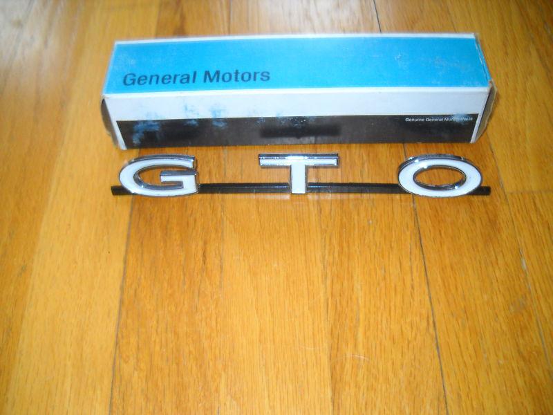 Nos 1964-1966 pontiac gto grille emblem