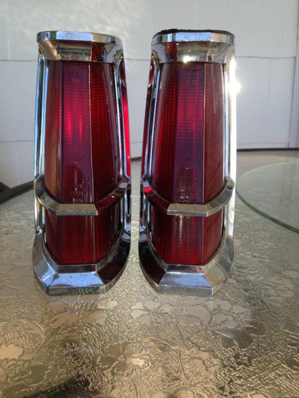 1968 lincoln mark lll left and right tail light