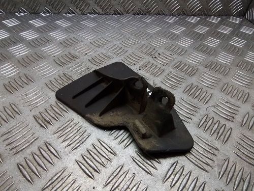 Toyota avensis estate t25 rear right dirt catcher 2.20 diesel 20421430-