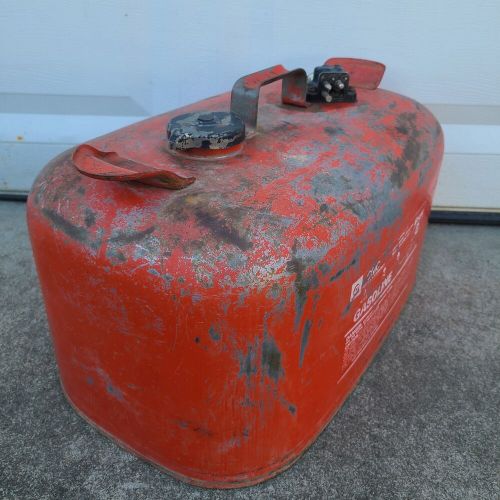 Vintage omc metal outboard motor boat marine 6 gallon fuel gas tank can johnson