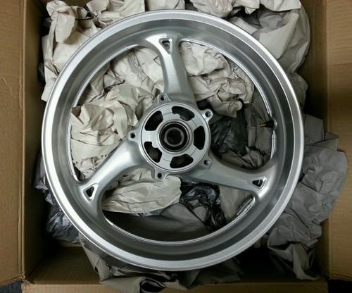 Suzuki gsxr 1300 hayabusa front wheel rim 08 09