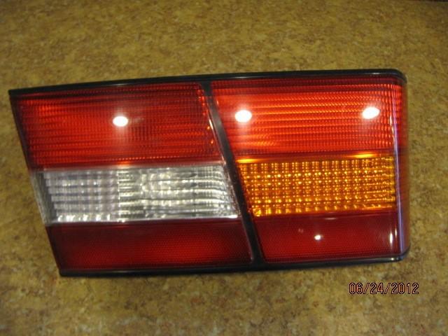 Lexus es 300 es300 trunk inner tail light left drivers side 97 98 99