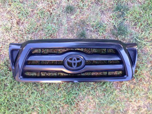 Toyota tacoma 2005-2011 sport black sand pearl grille black emblem genuine oem