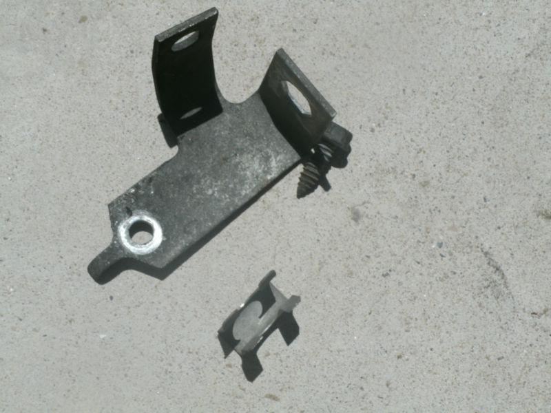 98-2002 camaro rear r/h fuel line mounting mount bracket