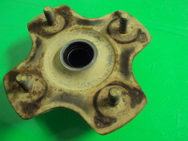 Honda foreman 400 4x4 01 rear hub right