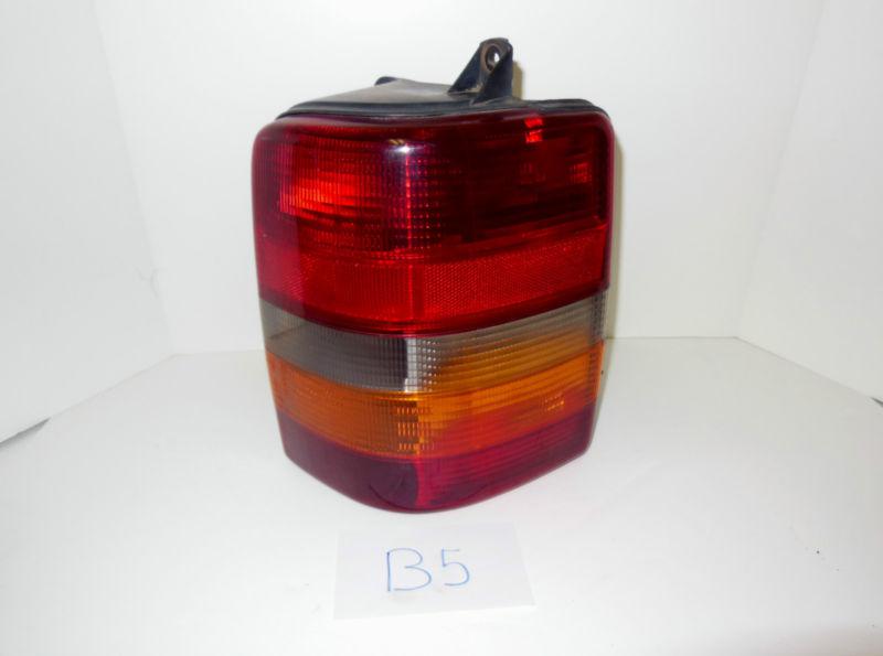 93 94 95 96 97 98 jeep grand cherokee passenger side tail light oem 