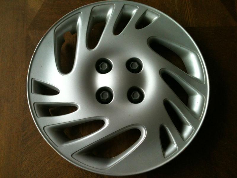 Hubcaps, wheel covers: 1998-1999 saturn s series 15"