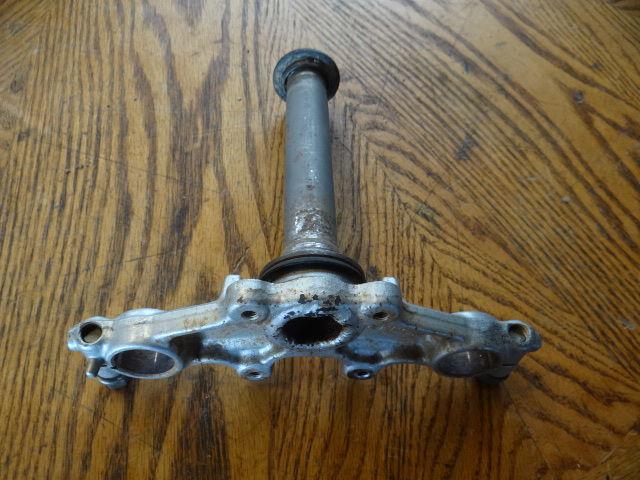 2003_yamaha_pw80_pw-80_50_lower triple clamp_steering stem_tree