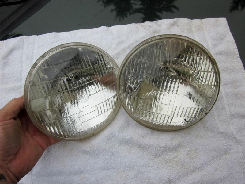 Pair good 6 volt head light headlight  bulbs