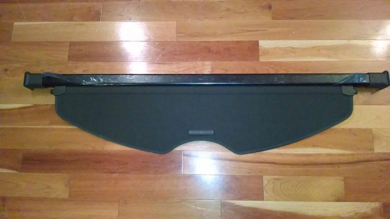 2000 nissan pathfinder black retractable cargo cover, also fits infinity q4