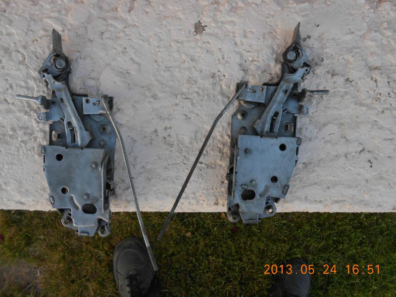 1971 chevrolet chevelle rh and lh front door latches 4 door/wagon