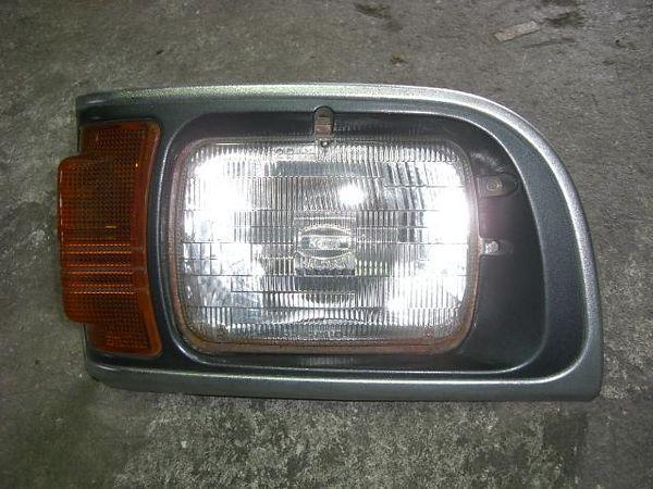 Mitsubishi minicab 1997 right head light assembled [0110800]