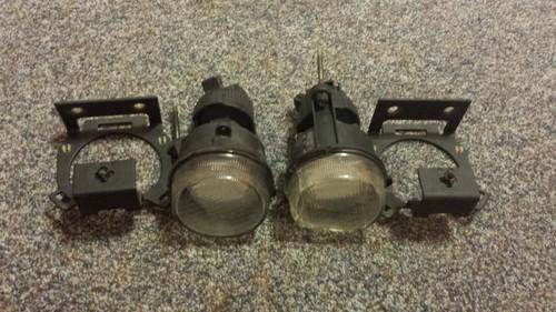 97, 98, 99, 00, 01 toyota camry stock fog lights and mounting brackets