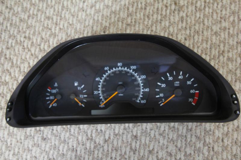 Mercedes benz clk320 1999 2000 2001 speedometer instrument cluster 2085403111