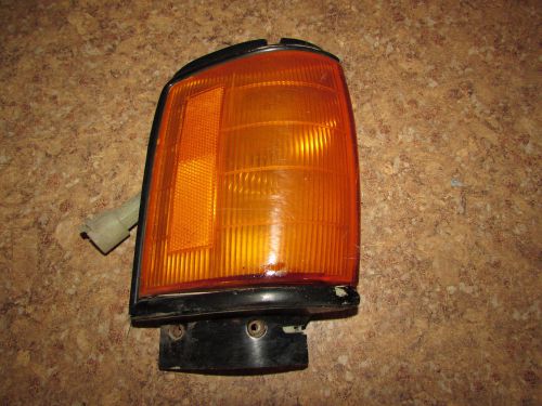 Toyota hilux truck 4runner surf oem right coner marker light 1984-1988,1989