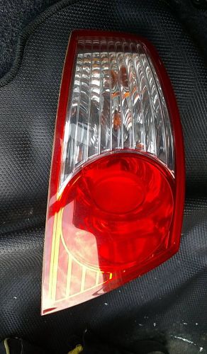 2005 amanti driver side tail light